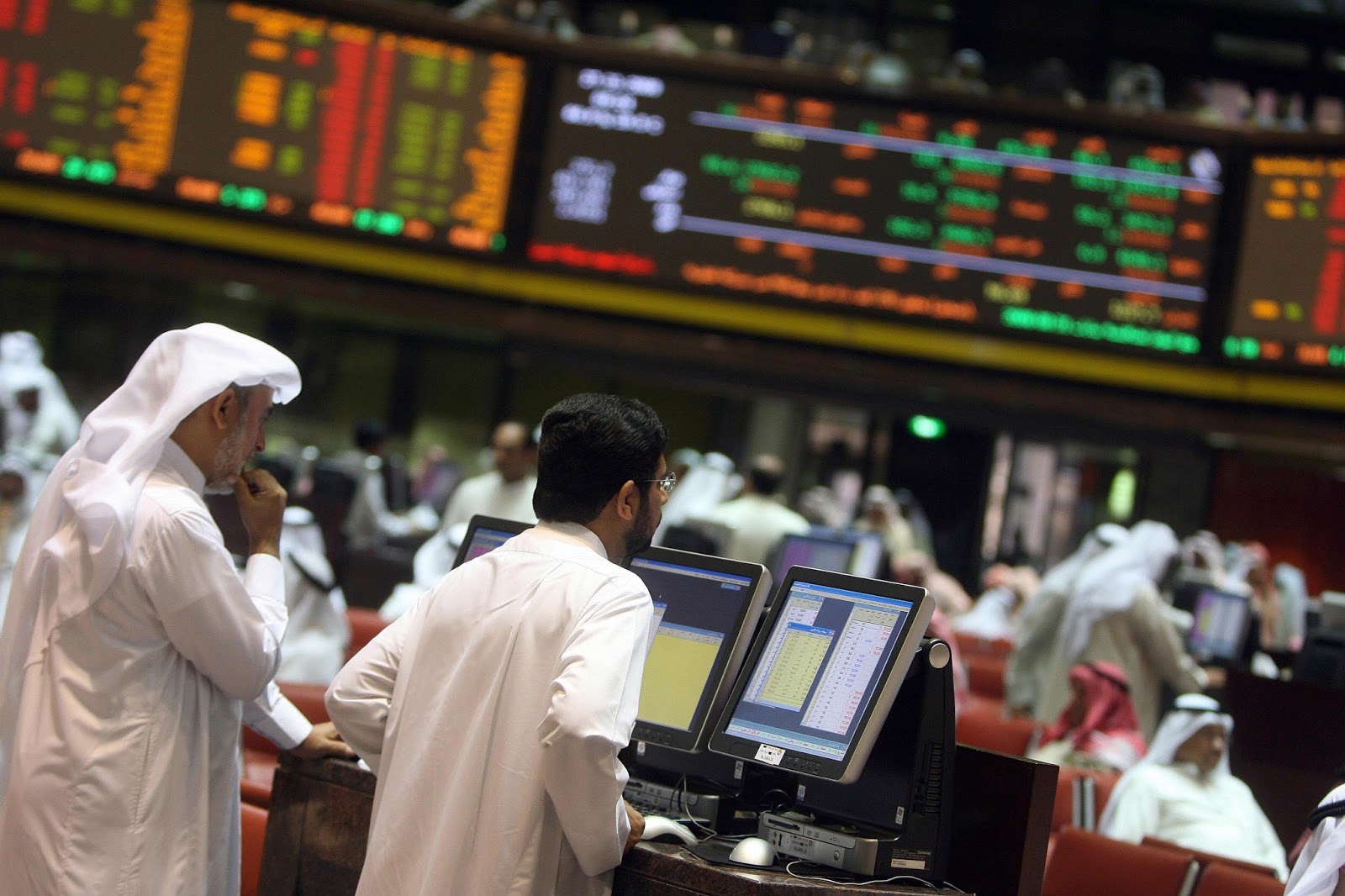 تراجع الأسهم بالبورصة السعودية والقطرية ويقابلها ارتفاع بالكويت والبحرين
